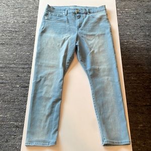 DG2 light wash jeans size 16. Seamless jeans.